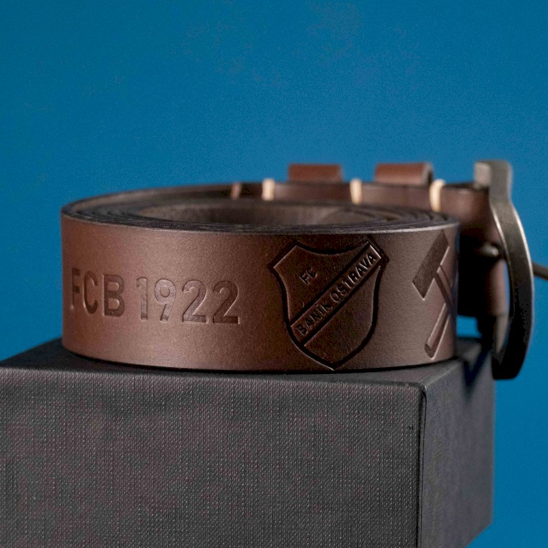 2534_HNEDY PASEK UVODNI